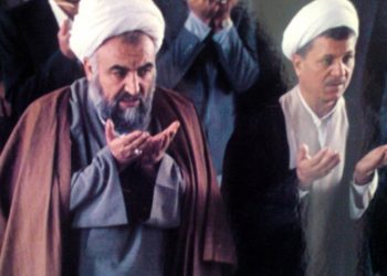 عمامه سیاه نداشت.