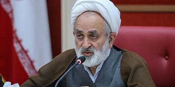 پونز بر پیشانی بدحجاب‌ها