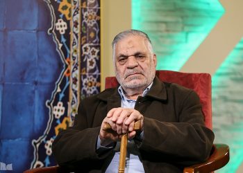 نگاه تند امام به روحانی