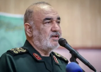 من خواهر ندارم.